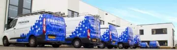 Een aantal busjes van Frencken Handel en Service voor hun locatie in Eindhoven